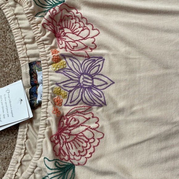 BEAUTIFUL Blouse and skirt outfit! Western/serape design with hand embroidery! - Picture 7 of 9